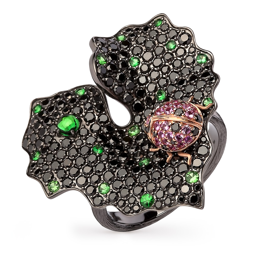 Фото «Золотое кольцо с цаворитами, сапфирами и бриллиантами»